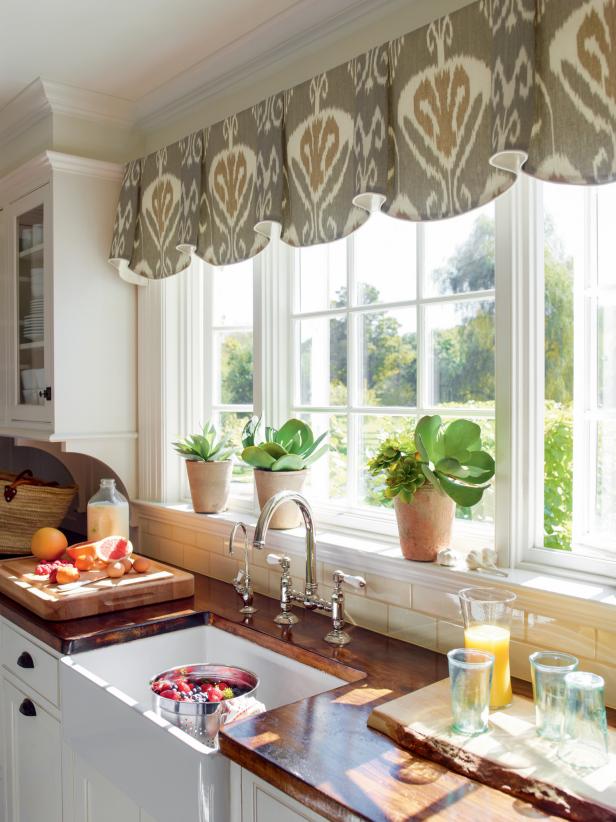 Benefits of Using Kitchen Curtains in Home